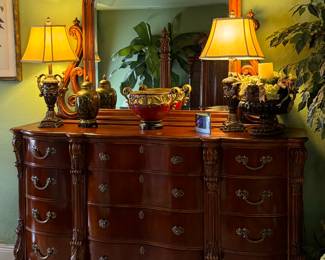 $450
Pulaski 16 drawers dresser & mirror 73x19x90T