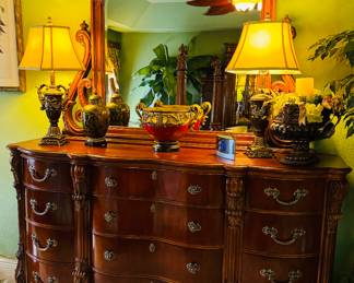 $450
Pulaski 16 drawers dresser & mirror 73x19x90T