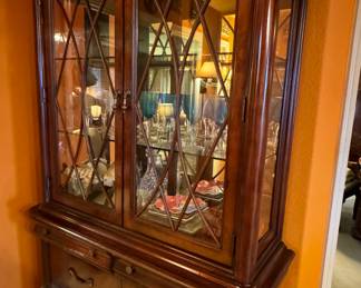 $450
Universal Furniture NC China cabinet 51x82x18
