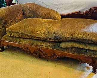 $100
Havertys lounge chair as is 72Wx31Dx28H need TLC