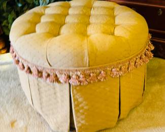 $75
Round ottoman 28x19