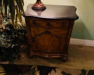 $100
Black marble top side cabinet 22x16x26