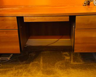 Office
$250
Desk 60Wx30Dx29H