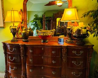 $450
Pulaski 16 drawers dresser & mirror 73x19x90T