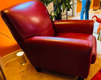$250
Havertys burgundy leather club chair 33x32x35