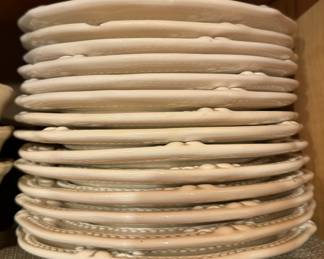 $250
American Atelier at Home Baroque 5286 creamChina set - 10 dinner plates, 15 bowls, 24 salad/dessert 15 cups & 15 saucers, 2 C&S, 3 canisters 11 chargers, 2 oval bowl, 2 oval platters