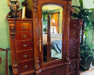 $450
Pulaski 16 drawers dresser & mirror 73x19x90T