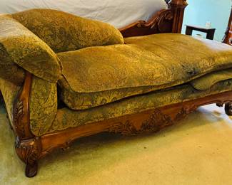 $100
Havertys lounge chair as is 72Wx31Dx28H need TLC