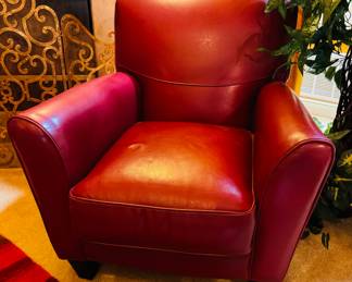 $250
Havertys burgundy leather club chair 33x32x35