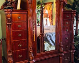 $450
Pulaski 16 drawers dresser & mirror 73x19x90T