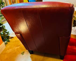 $250
Havertys burgundy leather club chair 33x32x35