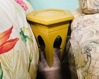 $50
Green chartreuse Maroccan table 15x15x25