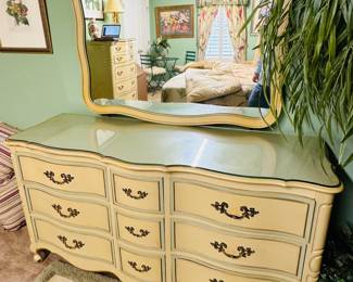 $350
French Provencal 3 pieces Bed set
all chest 5 drawers 36x20x49
Dresser 9 drawers 60Wx19Dx33H + mirror 45x36
Nightstand 24W15Dx26H Need a little TLC