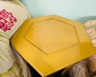 $50
Green chartreuse Maroccan table 15x15x25