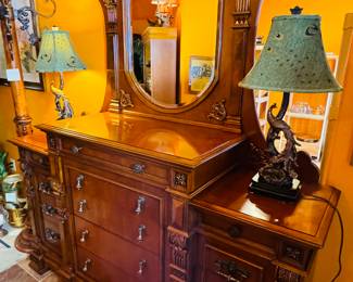 $800
Antique Pulaski Roadshow Sideboard 6'x21Wx91T