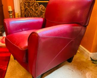 $250
Havertys burgundy leather club chair 33x32x35