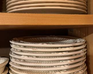 $250
American Atelier at Home Baroque 5286 creamChina set - 10 dinner plates, 15 bowls, 24 salad/dessert 15 cups & 15 saucers, 2 C&S, 3 canisters 11 chargers, 2 oval bowl, 2 oval platters