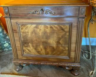 $190
West Branch Milton cedar chest 28Wx18Dx30H