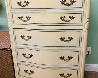 $350
French Provencal 3 pieces Bed set
all chest 5 drawers 36x20x49
Dresser 9 drawers 60Wx19Dx33H + mirror 45x36
Nightstand 24W15Dx26H Need a little TLC