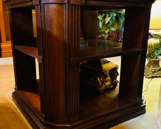 $150
Square table with 2 shelves 26x26x24