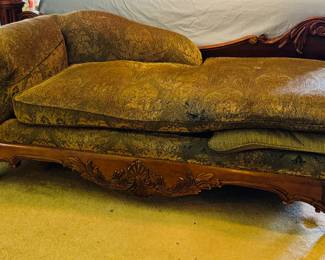 $100
Havertys lounge chair as is 72Wx31Dx28H need TLC