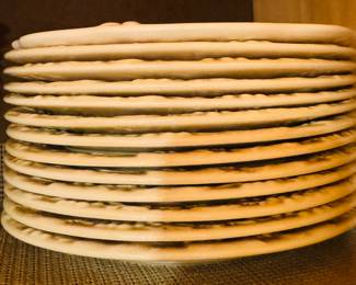 $250
American Atelier at Home Baroque 5286 creamChina set - 10 dinner plates, 15 bowls, 24 salad/dessert 15 cups & 15 saucers, 2 C&S, 3 canisters 11 chargers, 2 oval bowl, 2 oval platters