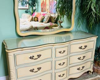 $350
French Provencal 3 pieces Bed set
all chest 5 drawers 36x20x49
Dresser 9 drawers 60Wx19Dx33H + mirror 45x36
Nightstand 24W15Dx26H Need a little TLC