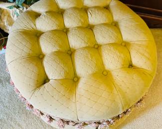 $75
Round ottoman 28x19