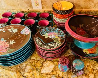 $225
Tracy Porter The Vivre Collection incl 8 dinner pl 8 salad plates, 8 cups, 8bowls, 1 pedestal bowl 1 platter, 1 salt & pepper - 27 pieces