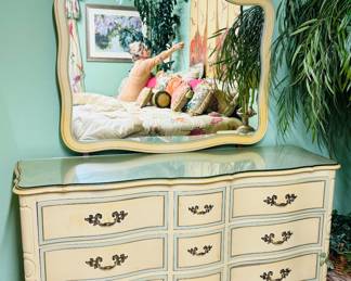 $350
French Provencal 3 pieces Bed set
all chest 5 drawers 36x20x49
Dresser 9 drawers 60Wx19Dx33H + mirror 45x36
Nightstand 24W15Dx26H Need a little TLC