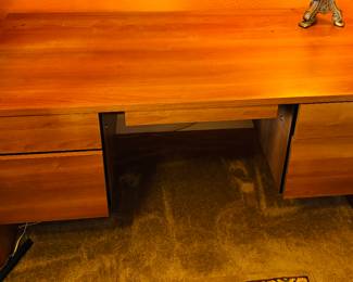 Office
$250
Desk 60Wx30Dx29H