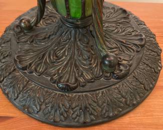 Base of pill box shaped shade table lamp