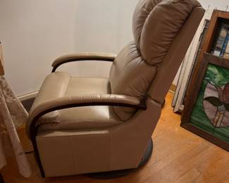 Lazboy comfy leather rocker recliner