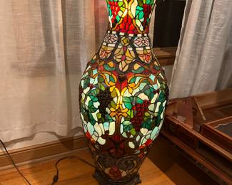 4' Vessel shaped leaded glass lamp 