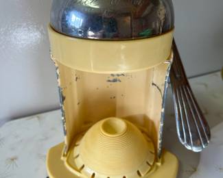 1950's Yellow/Chrome Rival Juice-O-Mat Manual Juicer