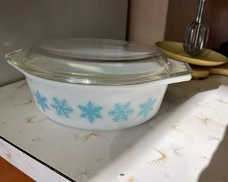 1950's PYREX Snowflake Casserole Dish with Lid