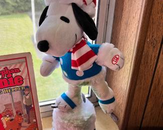 Ice Skating Snoopy Peanuts Christmas Animated Musical Mechanical Plush