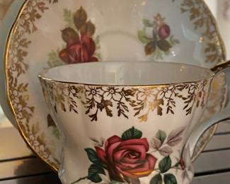 Royal Windsor Bone China Rose Pattern Tea Cup & Saucer