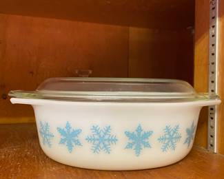 1950's PYREX Snowflake Casserole Dish with Lid