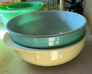 Pyrex Primary Green Mixing Bowl, Pyrex Yellow Mixing Bowl with Handles