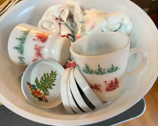 Hazel Atlas Tom And Jerry Christmas Carriage Eggnog Bowl Set with Mugs