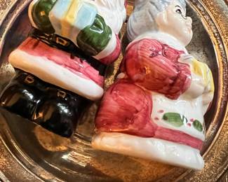 Ceramic Santa & Mrs Claus Salt & Pepper Shaker Set