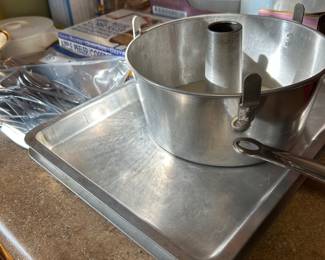 LOTS OF KITCHEN SUPPLIES