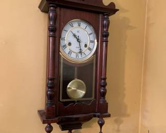ANTIQUE WALL CLOCK