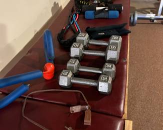 MASSAGE TABLE PLUS WEIGHTS