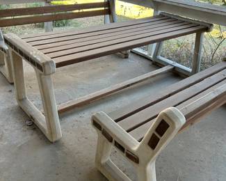 NICE PICNIC TABLE