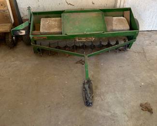 JOHN DEERE AERATOR