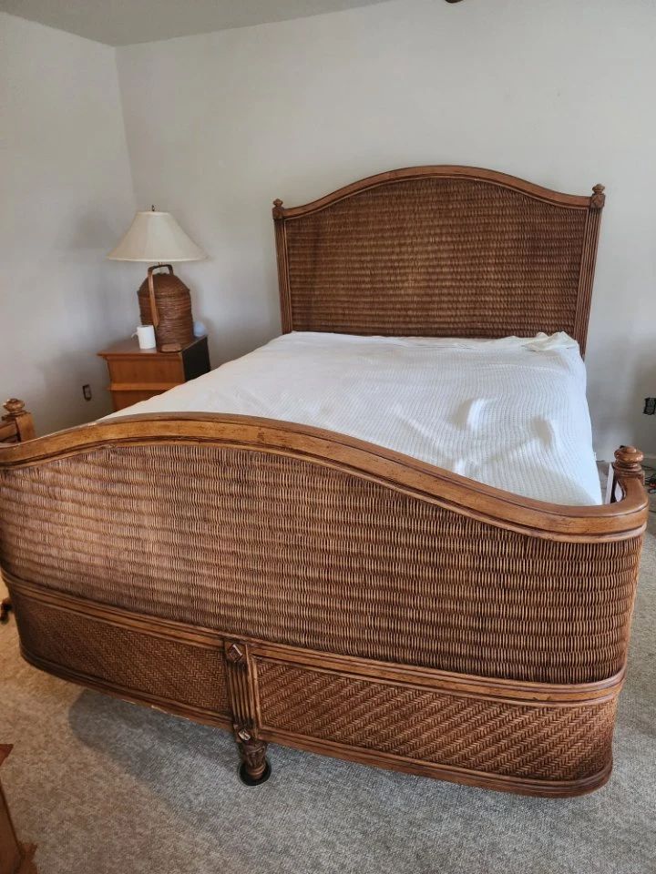 ONLINE AUCTION TEAK FURNITURE, ART, TOOLS,... starts on 11/2/2023