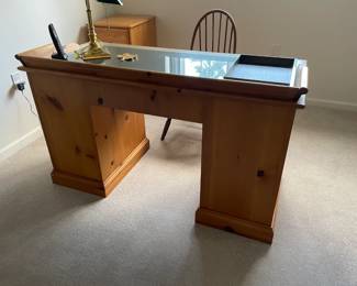 . . . cute pine desk