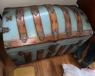 Gorgeous domed trunk!  wow!!!